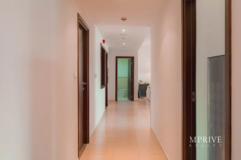 Spacious 2 BR | Unfurnished | Available on Nov 10