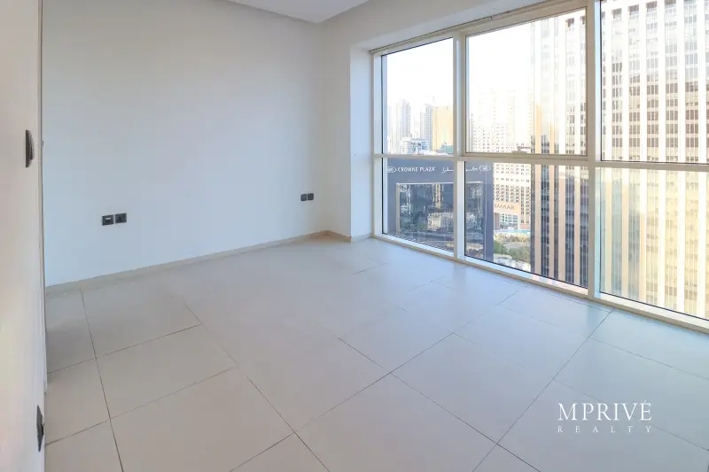 Spacious Layout | High Floor | Closed to Metro
