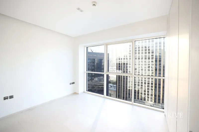 Corner Unit |Marina View |Close to Metro| Tenanted