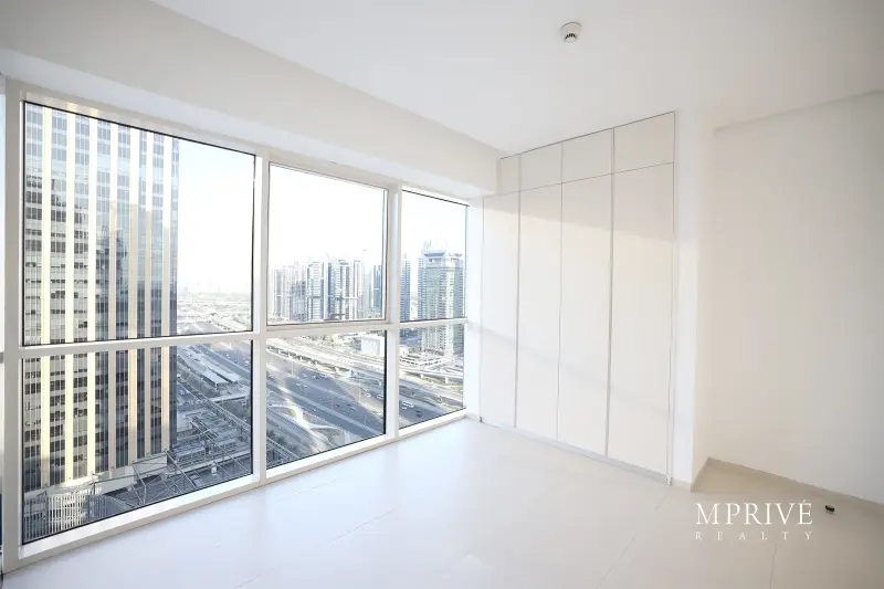 Corner Unit |Marina View |Close to Metro| Tenanted