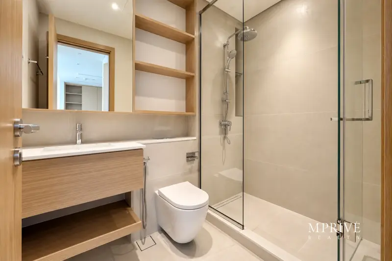 Modern 1 BR | Spacious | Penthouse Corner | Vacant